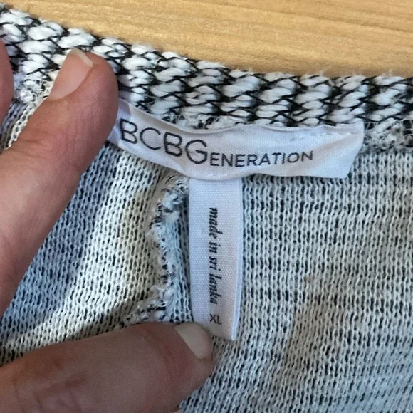 BCBGeneration V-Neck Ruffle Sleeve Tunic - Picture 3 of 12